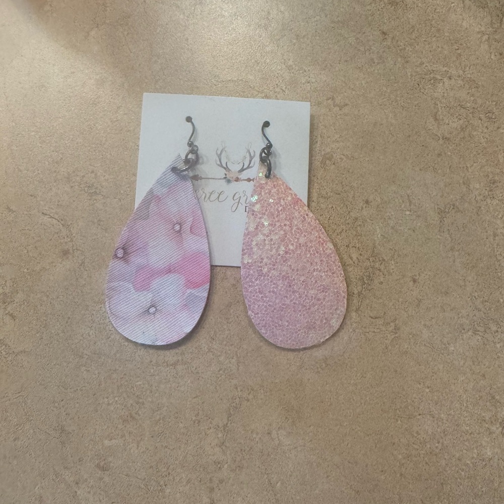 - Averee Grace Designs Cute floral print earrings with glitter back. NWT
